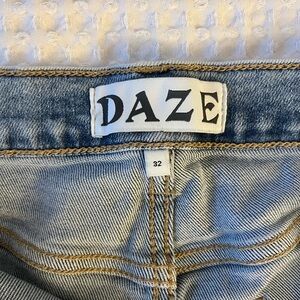 Daze Women's Light Blue Ankle Jeans